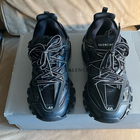 Balenciaga track sneaker  LED Black men size 41 which is a Us 8 like new - Picture 2 of 9